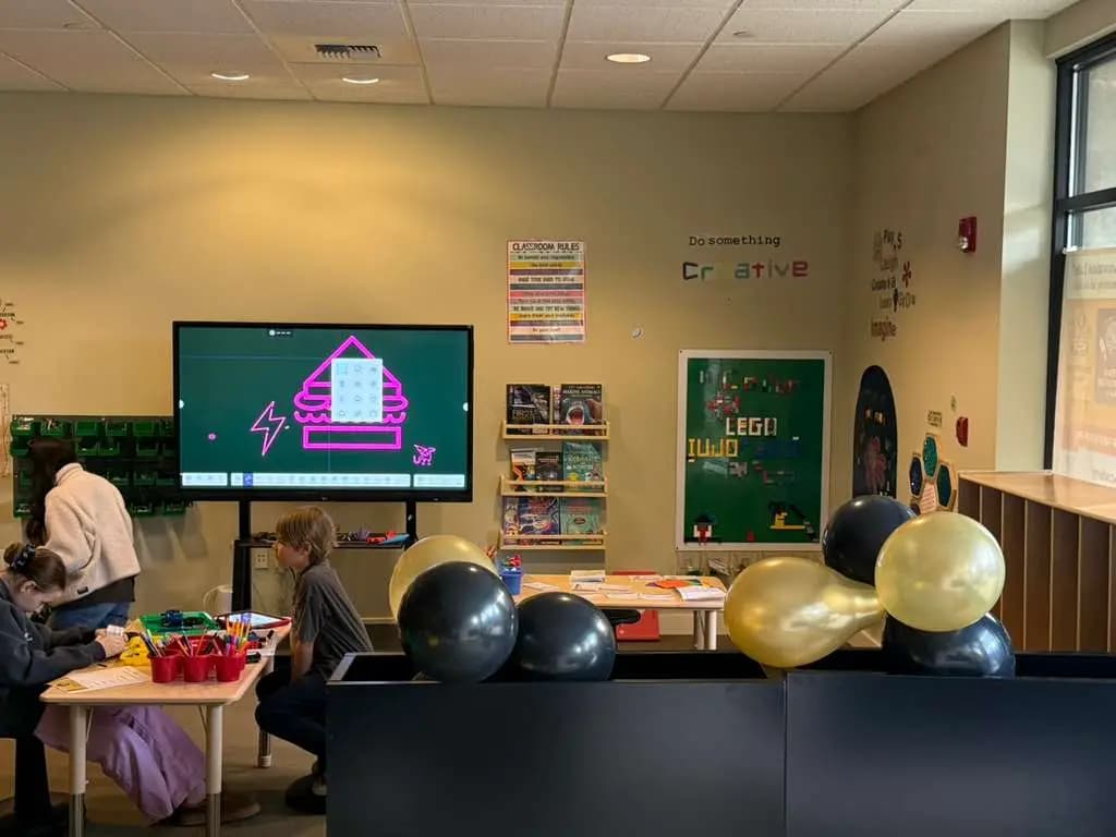 Students working at the LEGO wall and big screen in the Magnolia lab